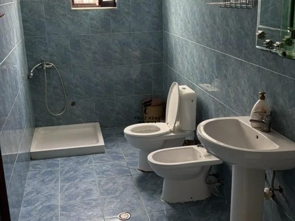 Tirane, jepet me qera apartament 2+1 Kati 2, 110 m² 400 € (JORDAN MISJA)