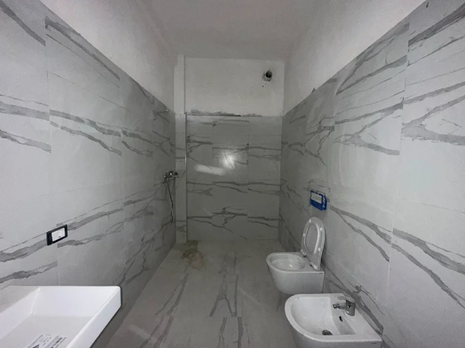 Tirane, shitet apartament 2+1 Kati 2, 124 m² 198.700 € (Porta Tirana e Re)