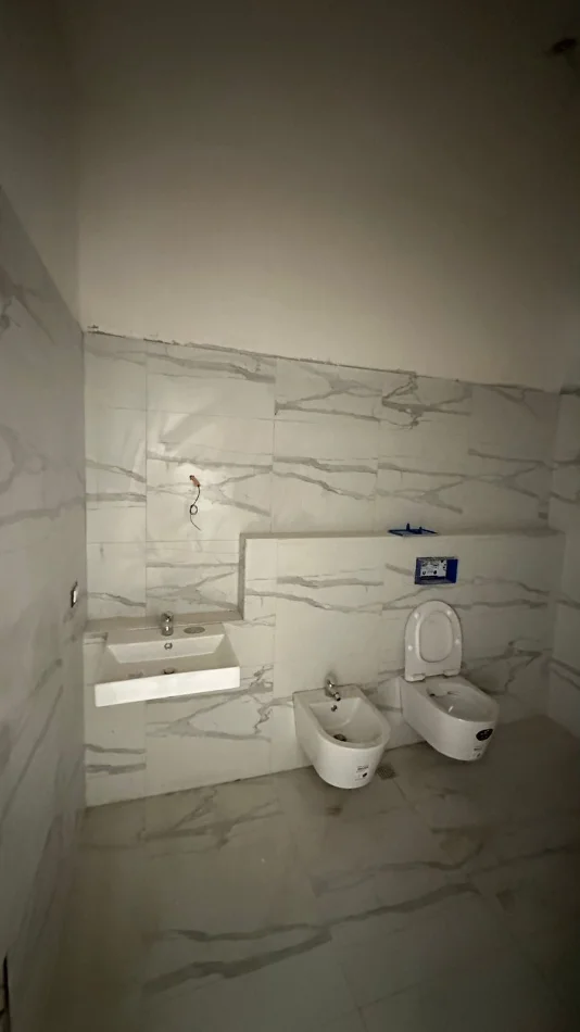 Tirane, shitet apartament 2+1+Ballkon Kati 1, 124 m² 223.540 € (TEG)