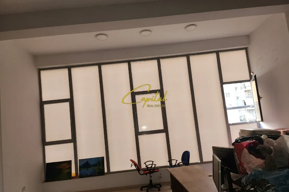 Tirane, jepet me qera ambjent biznesi Kati 1, 60 m² 550 € (ASTIR)