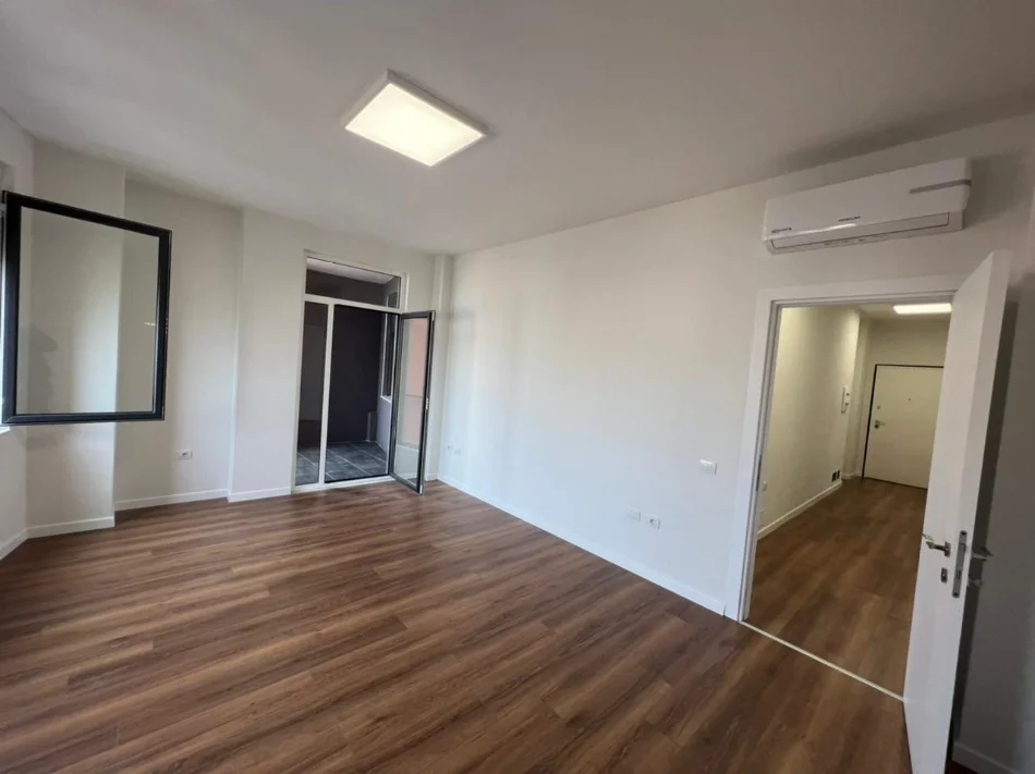 Tirane, jepet me qera ambjent biznesi Kati 4, 130 m² 1.500 € 