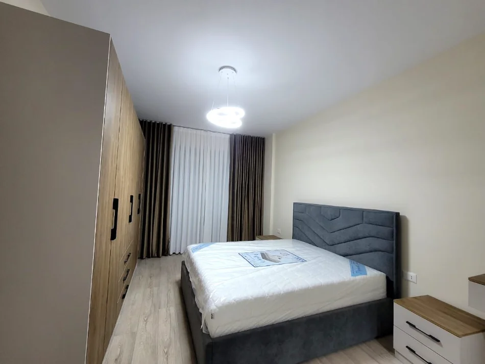 Tirane, jepet me qera apartament 2+1 Kati 1, 115 m² 1.000 € (Liqeni I Thate)