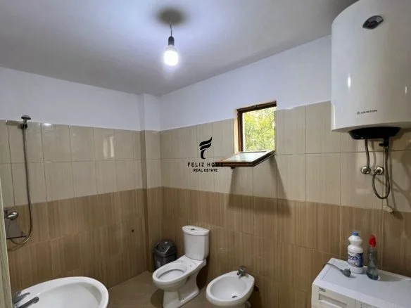 Tirane, jepet me qera apartament 2+1 Kati 1, 75 m² 450 € (5 MAJI)