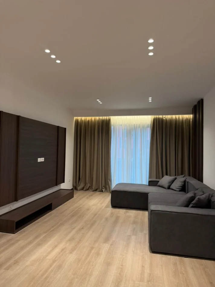 Tirane, jepet me qera apartament 2+1 Kati 3, 140 m² 2.800 € (Rruga e Elbasanit)