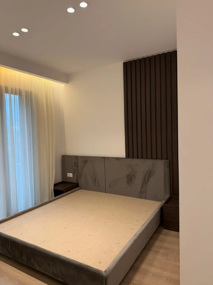 Tirane, jepet me qera apartament 2+1 Kati 3, 140 m² 2.800 € (Rruga e Elbasanit)