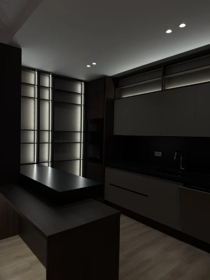 Tirane, jepet me qera apartament 2+1 Kati 3, 140 m² 2.800 € (Rruga e Elbasanit)