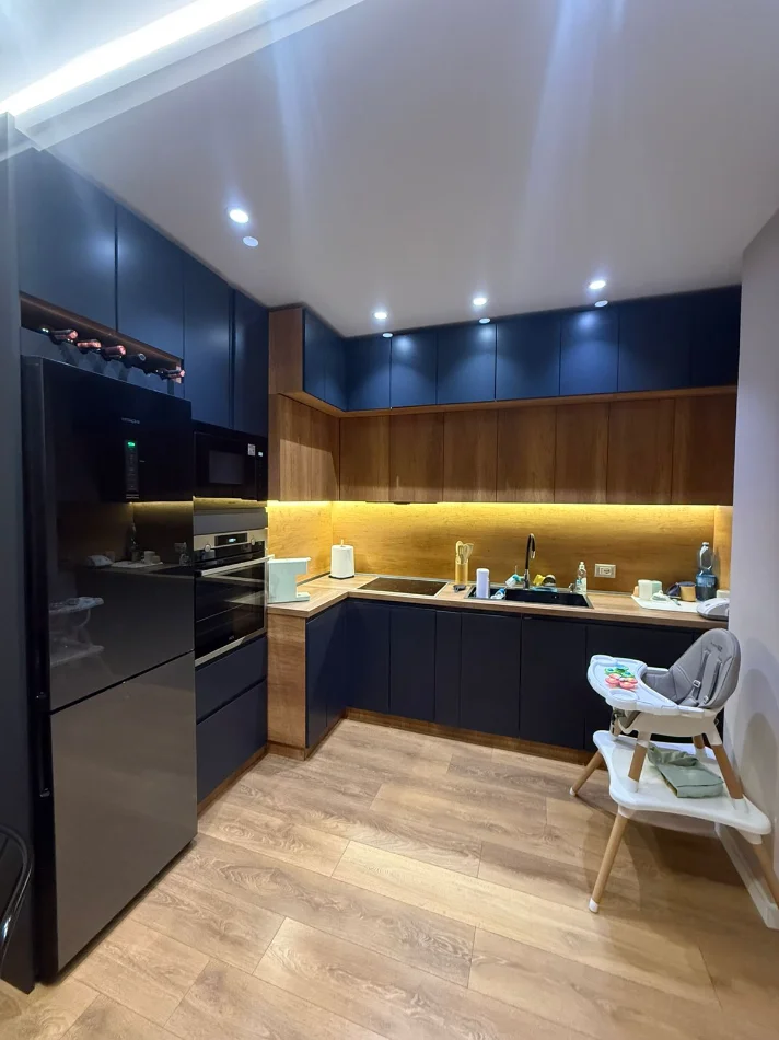 Tirane, shitet apartament 1+1+Ballkon Kati 1, 77 m² 170.000 € (Perballe Hotel Radisson)