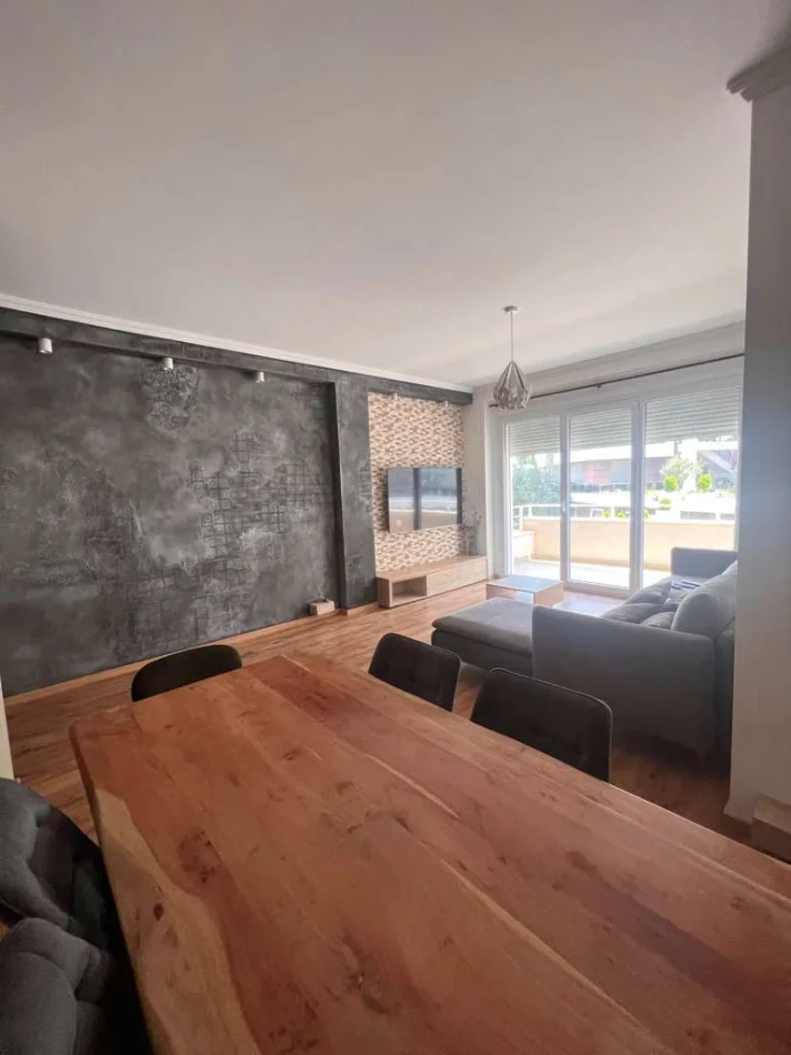 Tirane, jepet me qera apartament 2+1 Kati 2, 108 m² 800 € 