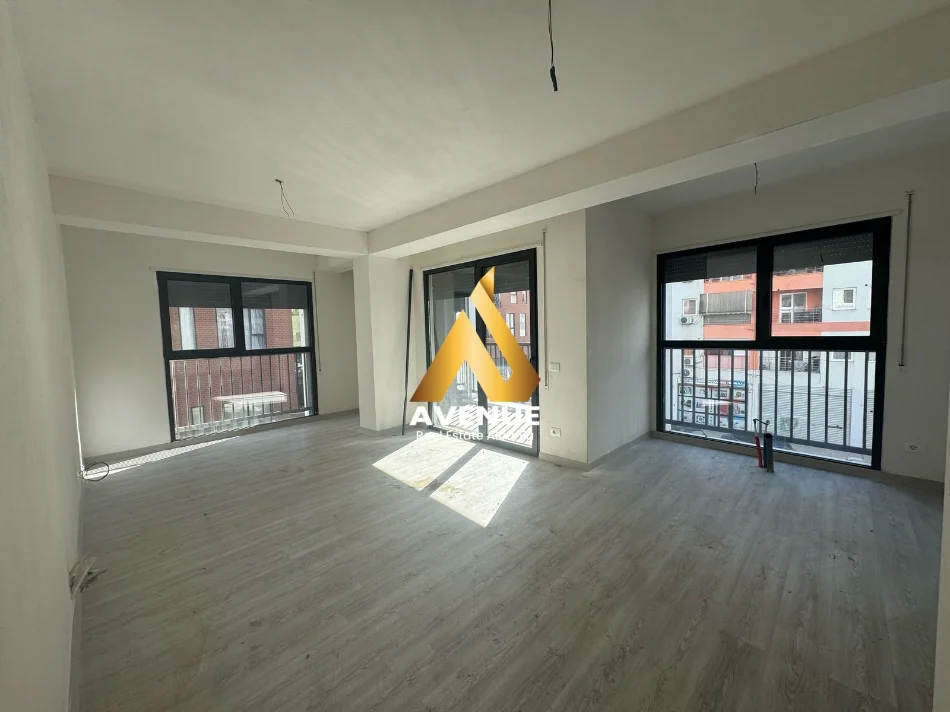 Tirane, shitet apartament 3+1+Ballkon Kati 2, 147 m² 272.700 € (Rruga Filip Jano) Bulevardi i Ri