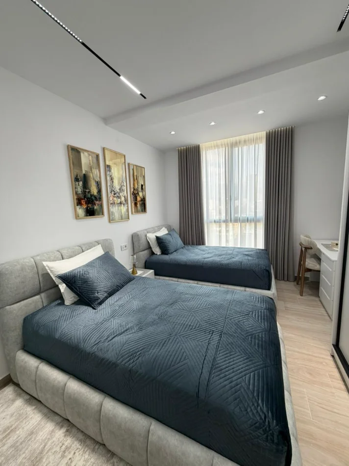 Tirane, jepet me qera apartament 2+1 Kati 7, 114 m² 1.400 € (Golden Tower,Mine Peza)