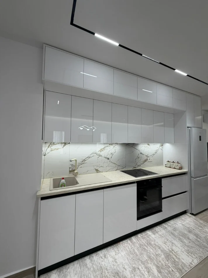 Tirane, jepet me qera apartament 2+1 Kati 7, 114 m² 1.400 € (Golden Tower,Mine Peza)