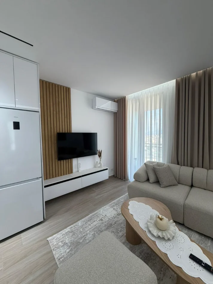 Tirane, jepet me qera apartament 2+1 Kati 7, 114 m² 1.400 € (Golden Tower,Mine Peza)