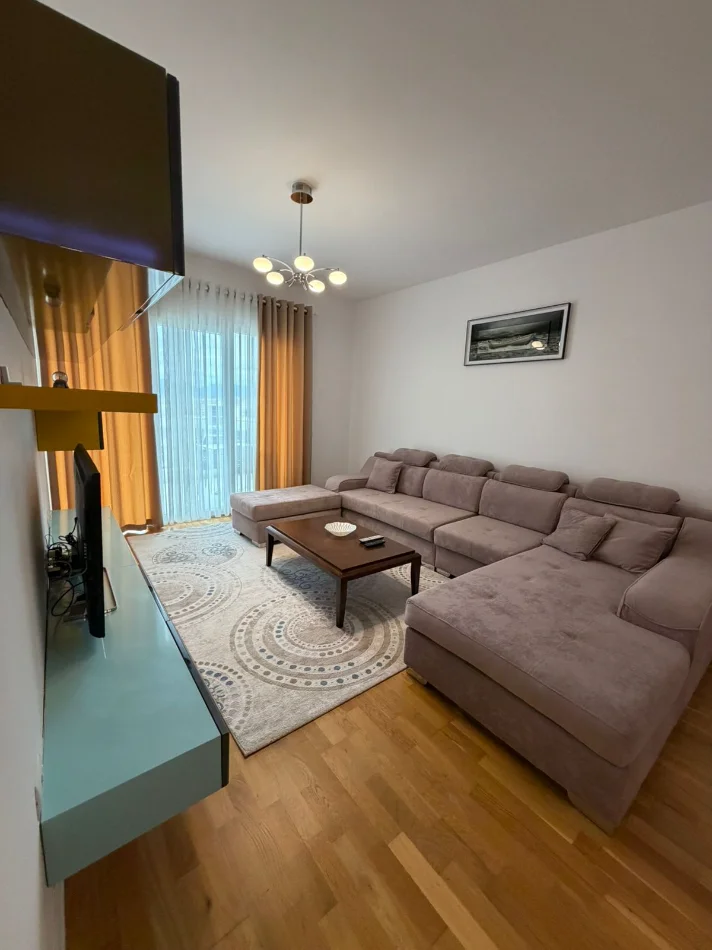 Tirane, jepet me qera apartament 2+1+Ballkon Kati 2, 100 m² 900 € (Kopshti Botanik)