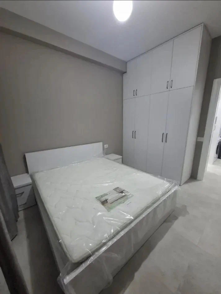 Tirane, jepet me qera apartament 1+1 Kati 4, 60 m² 570 € (Spitali Amerikan 3)
