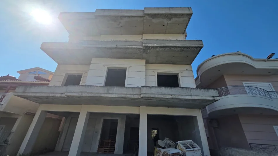 Vlore, shitet Vile 3 Katshe Kati 3, 500 m² 320.000 € (Lagjia 24 Maji – Rruga Mis Durhan)