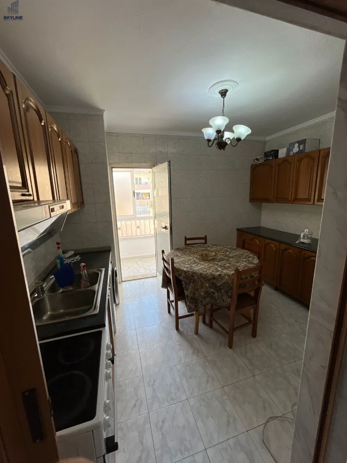 Tirane, jepet me qera apartament 2+1 Kati 6, 124 m² 600 € (Laprake)
