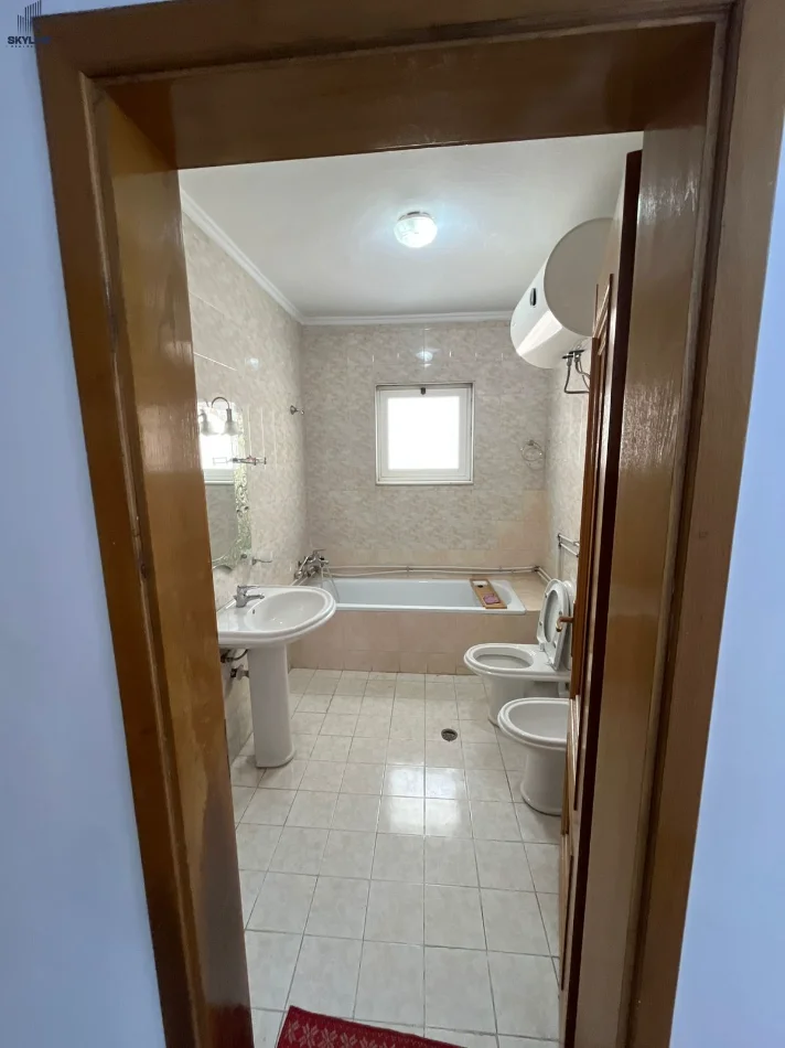 Tirane, jepet me qera apartament 2+1 Kati 6, 124 m² 600 € (Laprake)