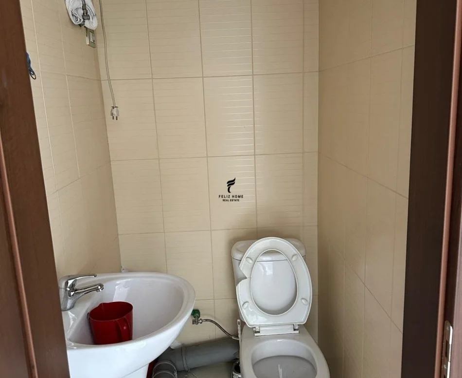 Tirane, jepet me qera zyre Kati 1, 60 m² 700 € (PAZARI I RI)