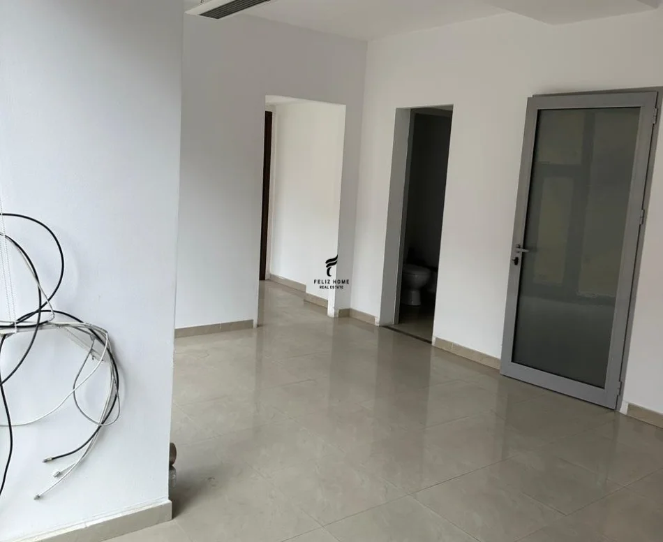 Tirane, jepet me qera zyre Kati 1, 60 m² 700 € (PAZARI I RI)