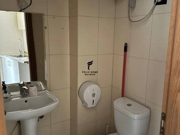 Tirane, jepet me qera zyre Kati 1, 50 m² 500 € (PAZARI I RI)