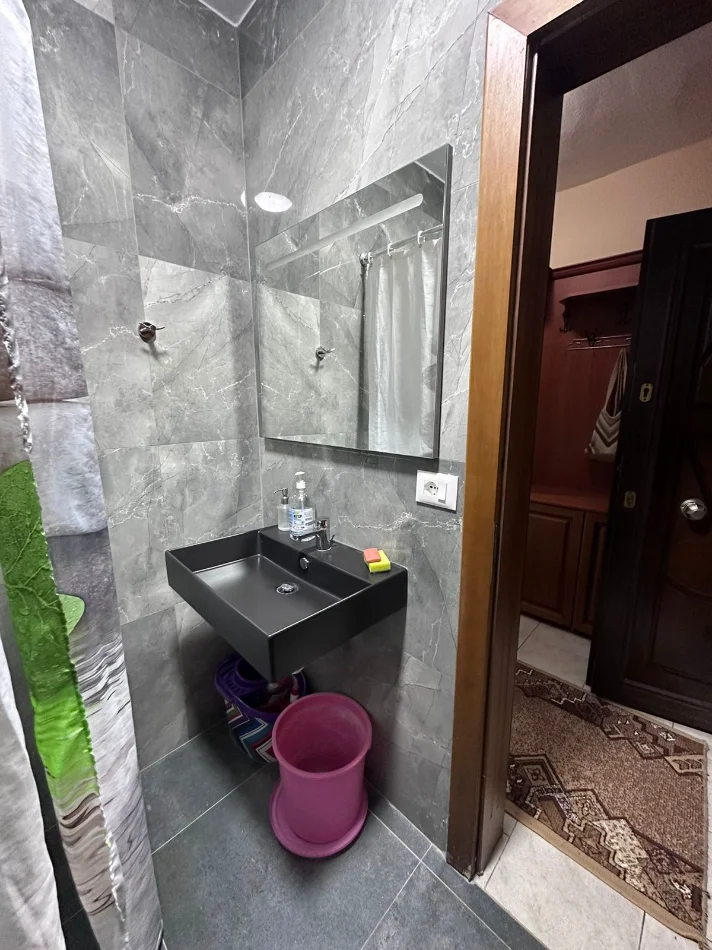 Tirane, jepet me qera apartament 3+1 Kati 2, 100 m² 500 € (rruga dritan hoxha)