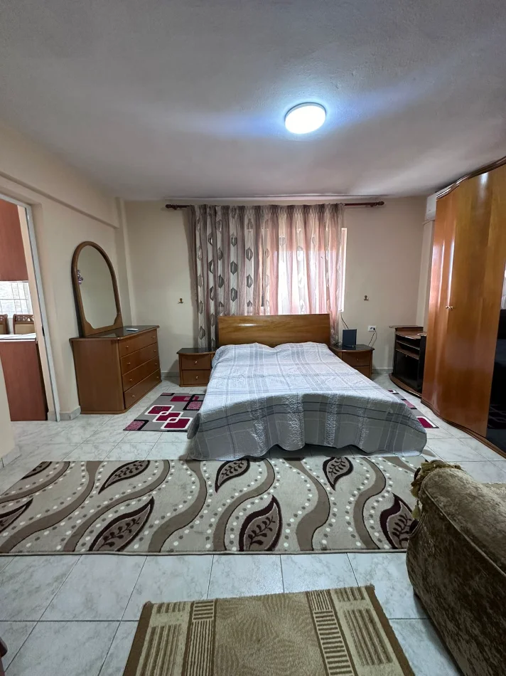 Tirane, jepet me qera apartament 3+1 Kati 2, 100 m² 500 € (rruga dritan hoxha)