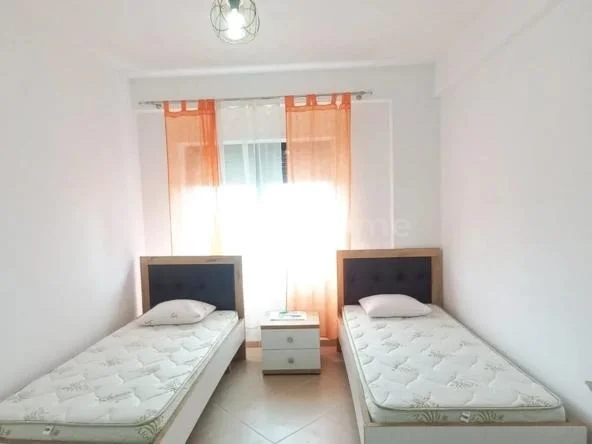 Tirane, jepet me qera apartament 2+1 Kati 3, 110 m² 650 € 