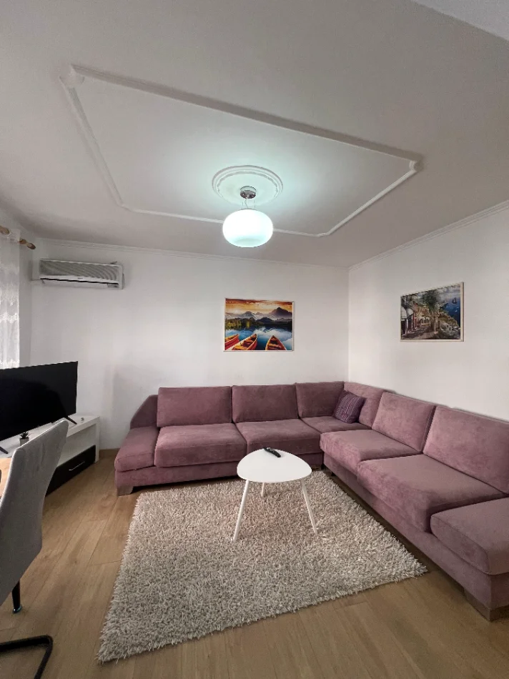 Tirane, jepet me qera apartament 1+1 Kati 2, 60.000 Leke/Muaj, Myslym Shyr