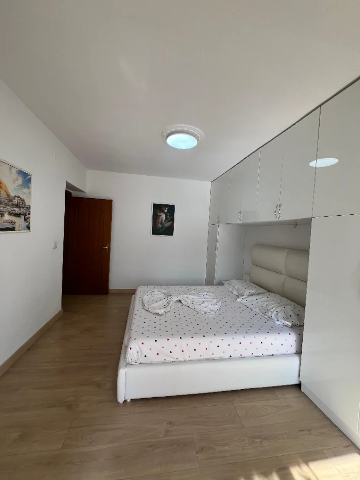Tirane, jepet me qera apartament 1+1 Kati 2, 60.000 Leke/Muaj, Myslym Shyr