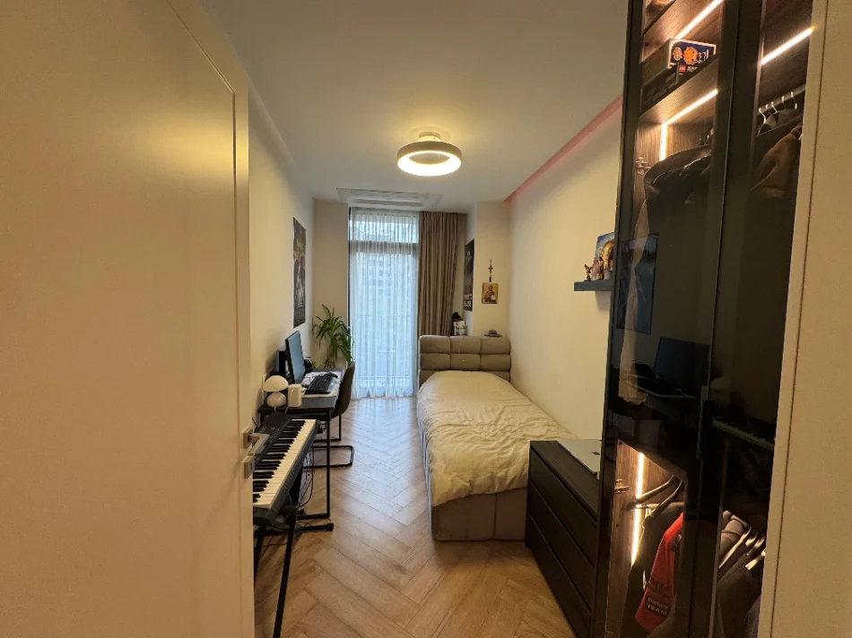 Tirane, shitet apartament 3+1 Kati 5, 126 m² 650.000 € (Rruga e Kosovareve)