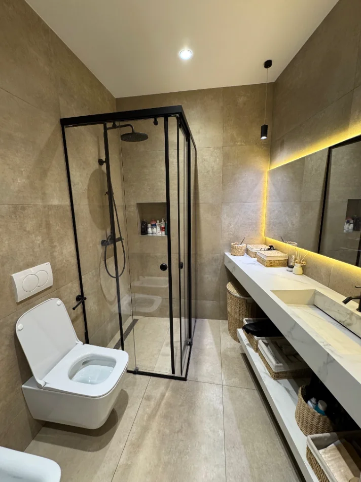 Tirane, shitet apartament 3+1 Kati 5, 126 m² 650.000 € (Rruga e Kosovareve)