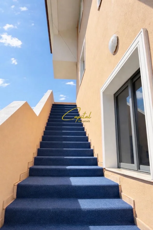 Tirane, jepet me qera apartament 3+1+Aneks+Ballkon Kati 3, 180 m² 500 € (VAQARR)