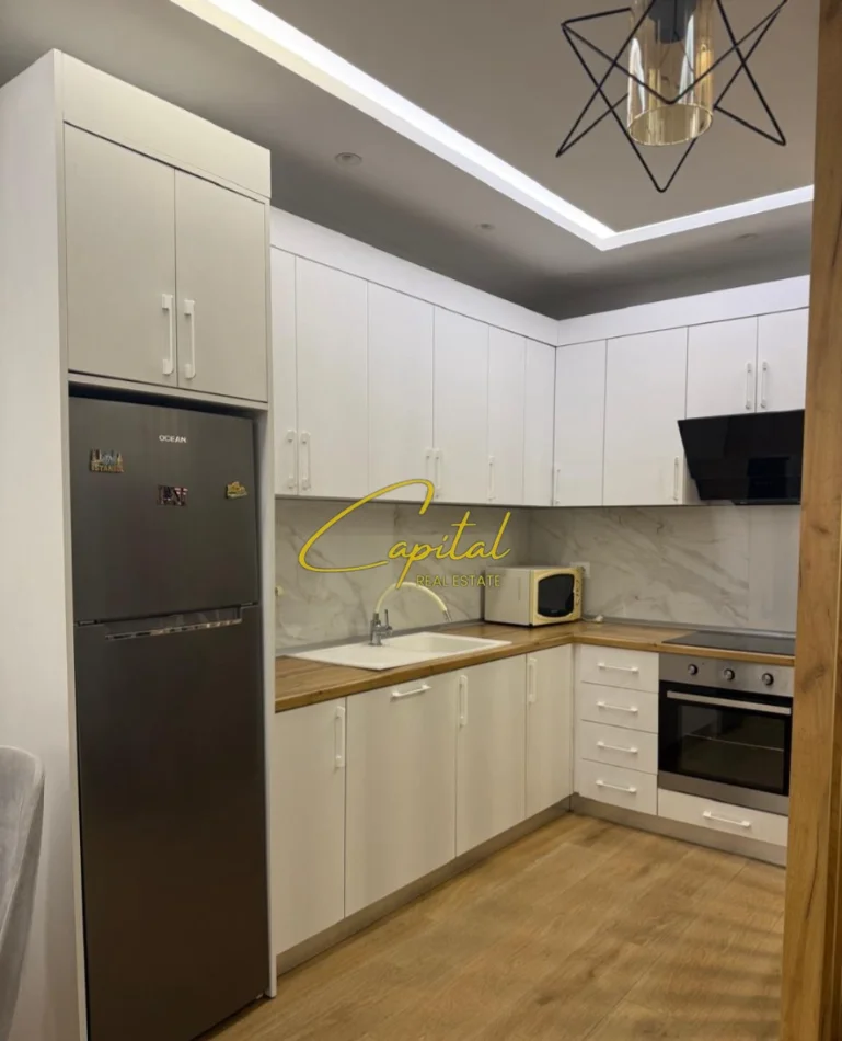 Tirane, jepet me qera apartament 2+1 Kati 5, 108 m² 650 € (ISH PARKU)