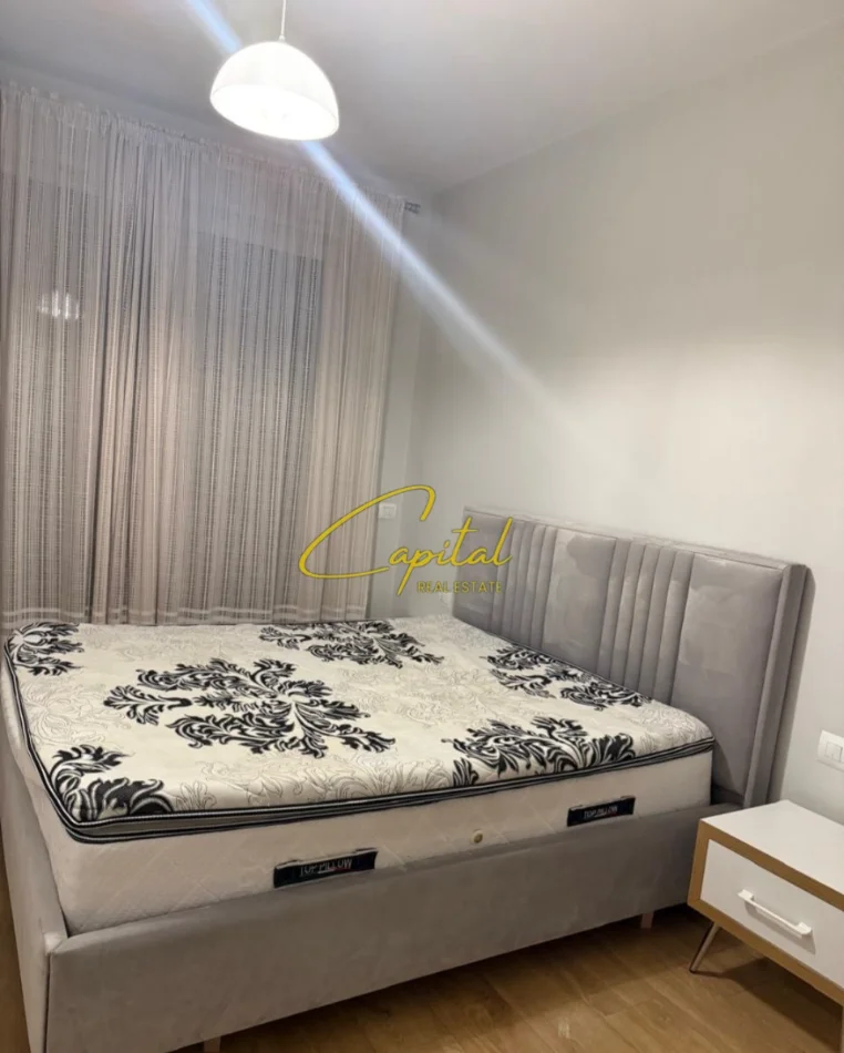 Tirane, jepet me qera apartament 2+1 Kati 5, 108 m² 650 € (ISH PARKU)