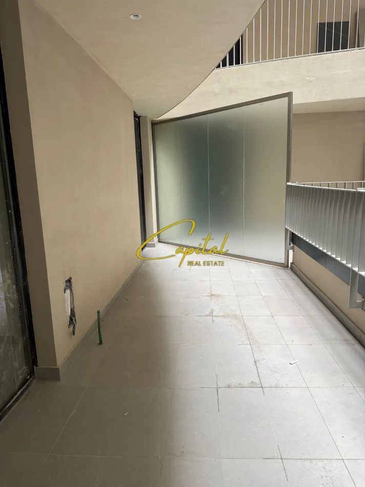 Tirane, jepet me qera ambjent biznesi Kati 1, 120 m² 1.000 € (GOLDEN TOWER REZIDENCE)