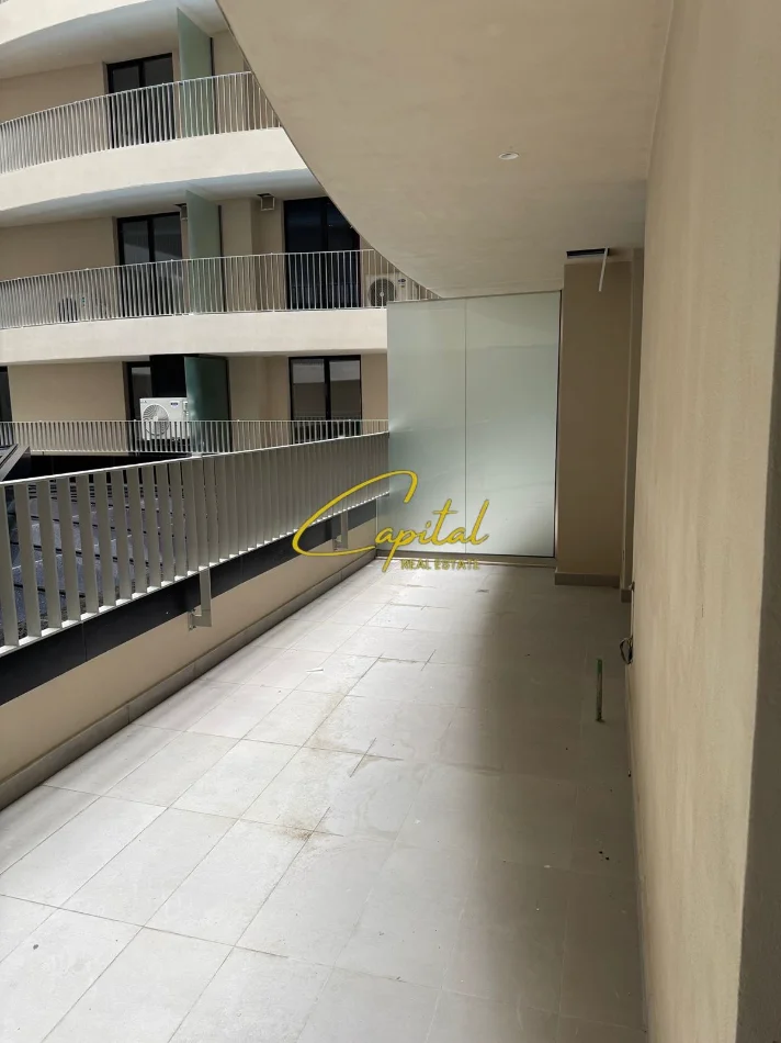 Tirane, jepet me qera ambjent biznesi Kati 1, 120 m² 1.000 € (GOLDEN TOWER REZIDENCE)