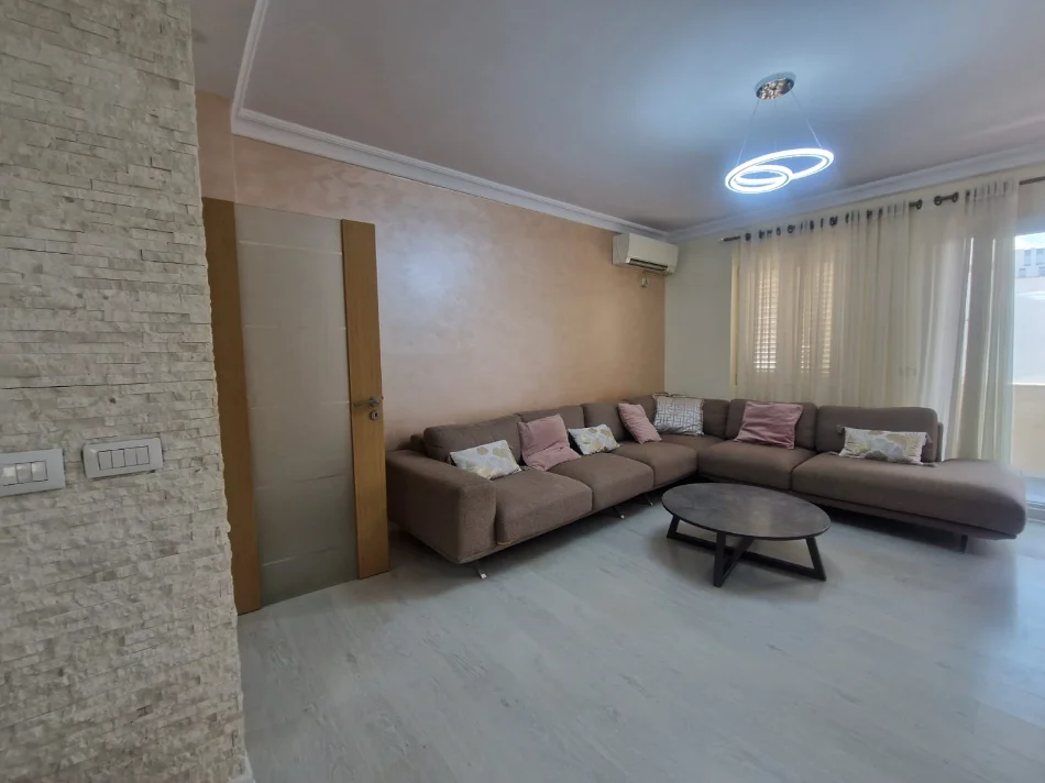 Tirane, shitet apartament 3+1+Ballkon Kati 4, 127 m² 219.000 € (Porcelan afer UET)