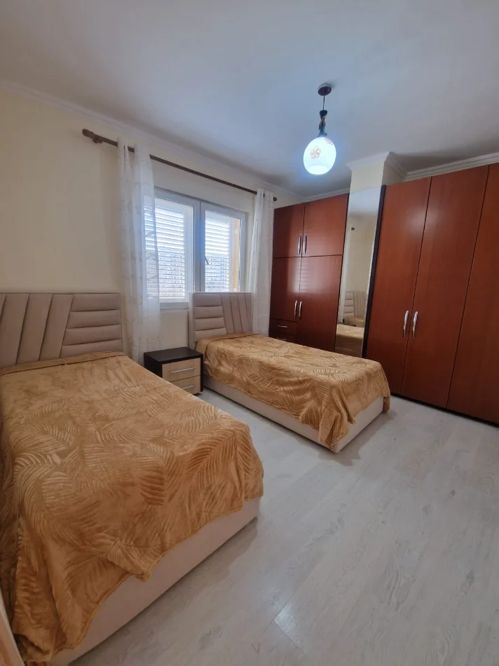 Tirane, shitet apartament 3+1+Ballkon Kati 4, 127 m² 219.000 € (Porcelan afer UET)