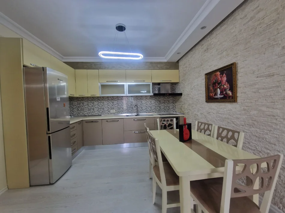 Tirane, shitet apartament 3+1+Ballkon Kati 4, 127 m² 219.000 € (Porcelan afer UET)