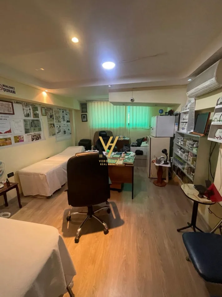 Tirane, shitet dyqan Kati 0, 20 m² 145.000 € (RRUGA E DURRESIT)