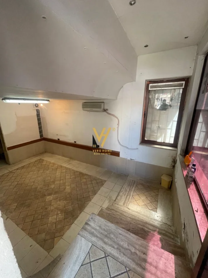 Tirane, shitet dyqan Kati 0, 20 m² 145.000 € (RRUGA E DURRESIT)