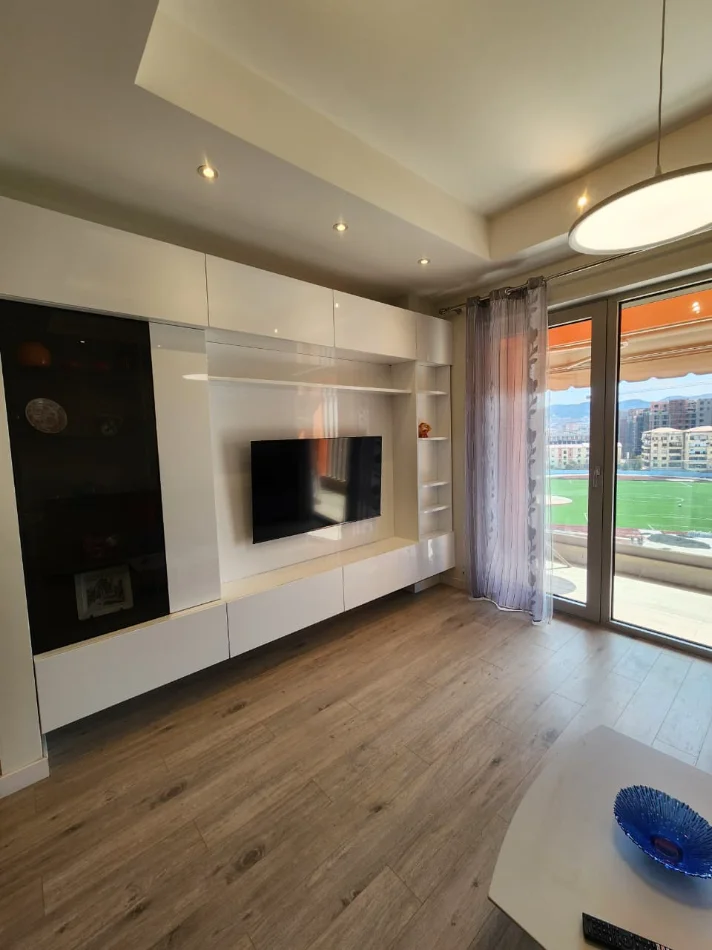 Tirane, jepet me qera apartament 1+1+Ballkon , 80 m² 900 € (Ring Center)