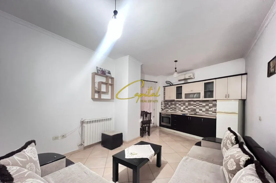 Tirane, jepet me qera apartament 1+1 Kati 4, 72 m² 400 € (PORCELAN)