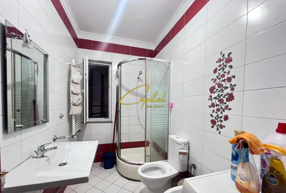 Tirane, jepet me qera apartament 1+1 Kati 4, 72 m² 400 € (PORCELAN)