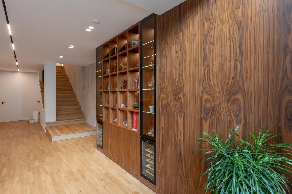 Tirane, shitet apartament duplex 3+1 Kati 0, 300 m² 800.000 € (Lunder)