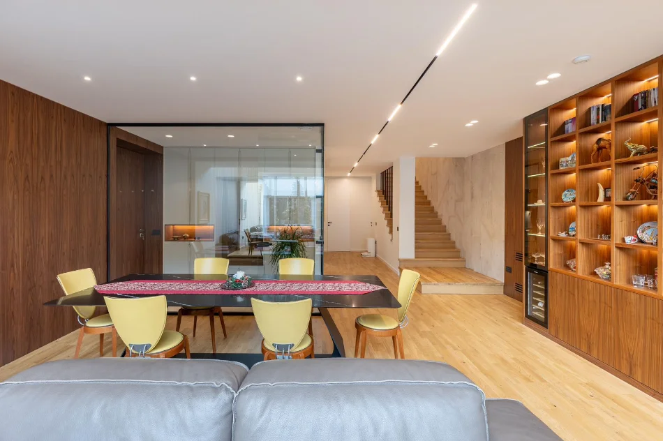 Tirane, shitet apartament duplex 3+1 Kati 0, 300 m² 800.000 € (Lunder)