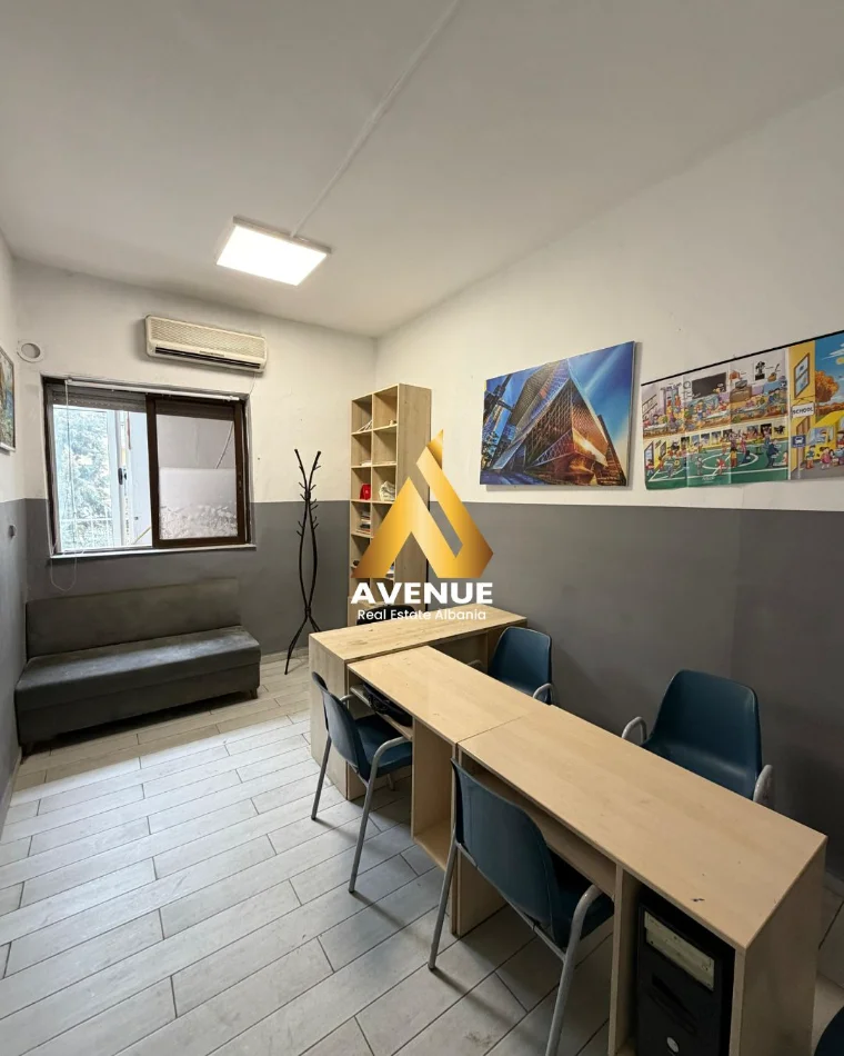 Tirane, jepet me qera ambjent biznesi Kati 3, 100 m² 850 € 