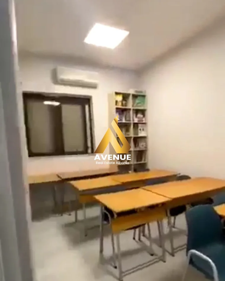 Tirane, jepet me qera ambjent biznesi Kati 3, 100 m² 850 € 