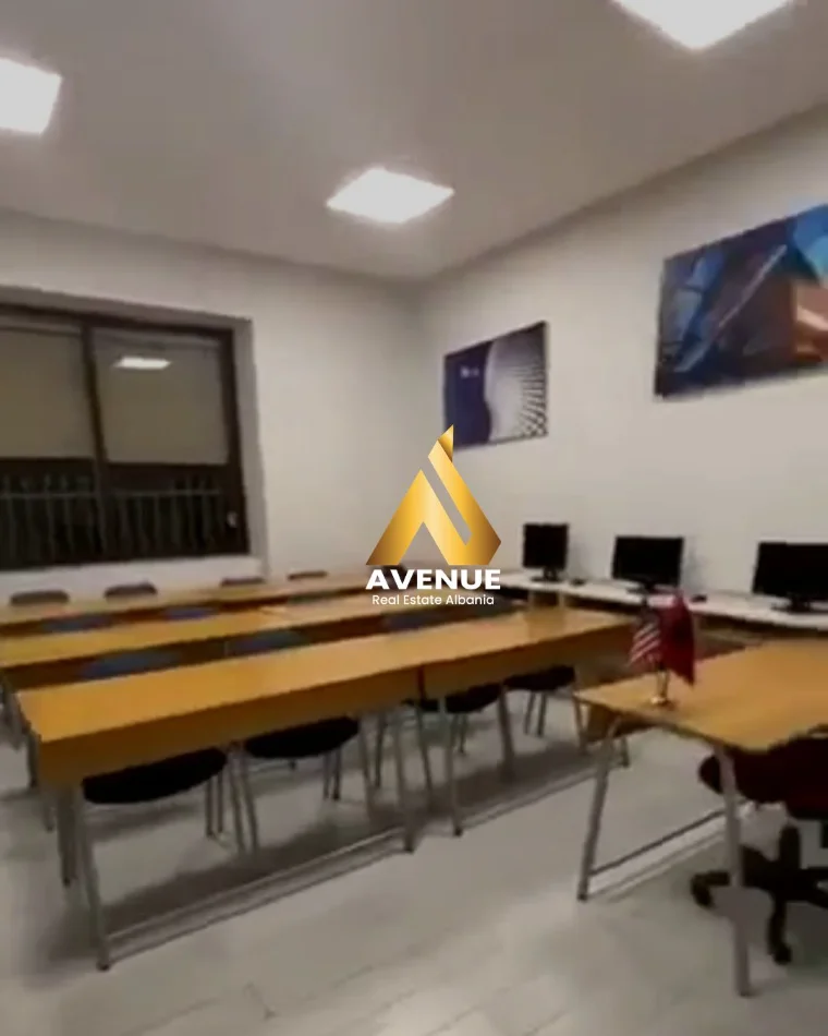 Tirane, jepet me qera ambjent biznesi Kati 3, 100 m² 850 € 