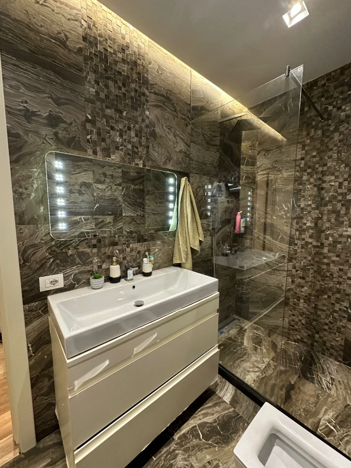 Tirane, shitet apartament 2+1 , 170 m² 498.000 € 